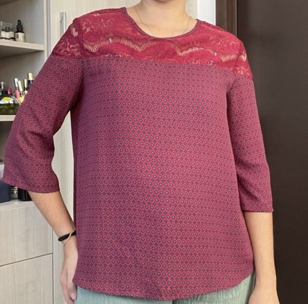 Blusa con detalle de encaje Talla médium - Imagen 3