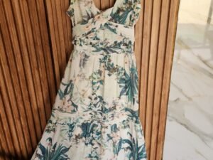 Maxi dress floreado en tonos verde y rosa - 1 solo uso