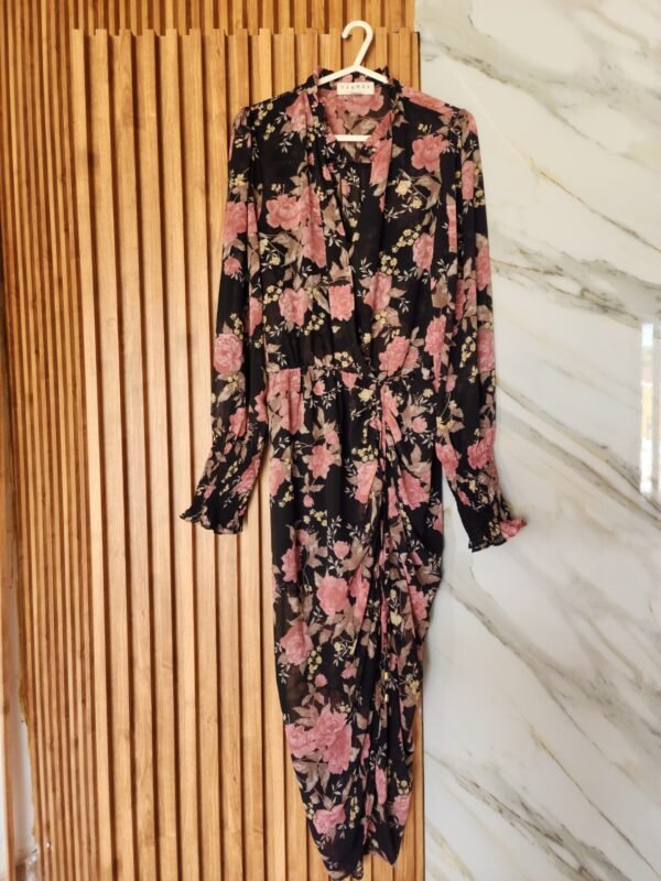 Vestido floral drapeado a media pierna - 1 solo uso