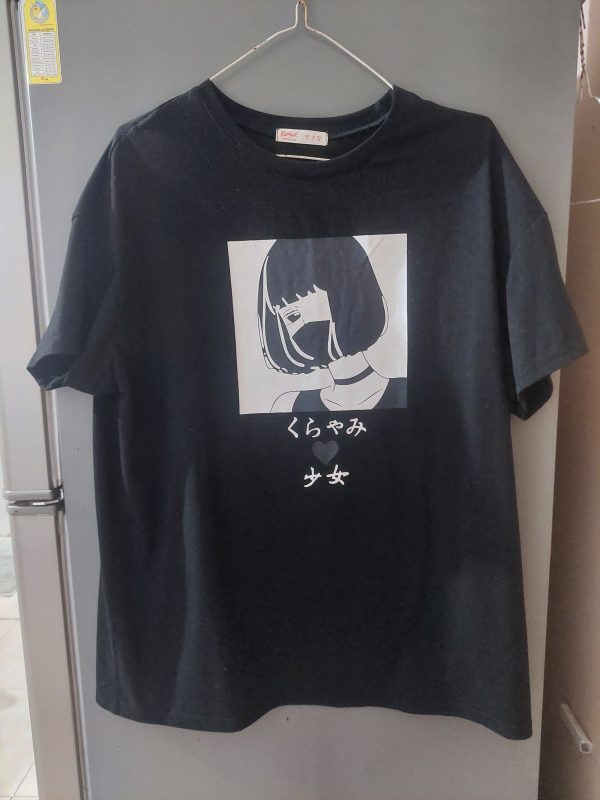 Camiseta negra con estampado