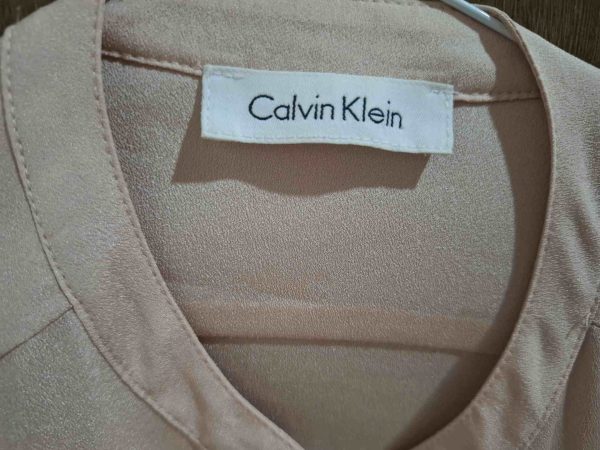 Camisa Calvin Klein rosa pastel - Imagen 4