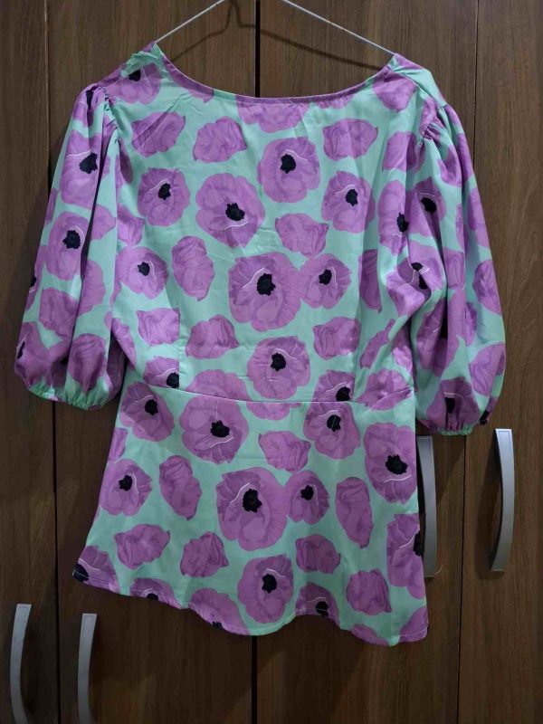 Blusa floral lila con turquesa - Imagen 2