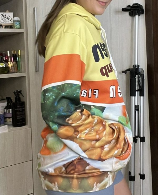 Hoodie con print de ramen talla Large / Xlarge Precio $6.00 - Imagen 2