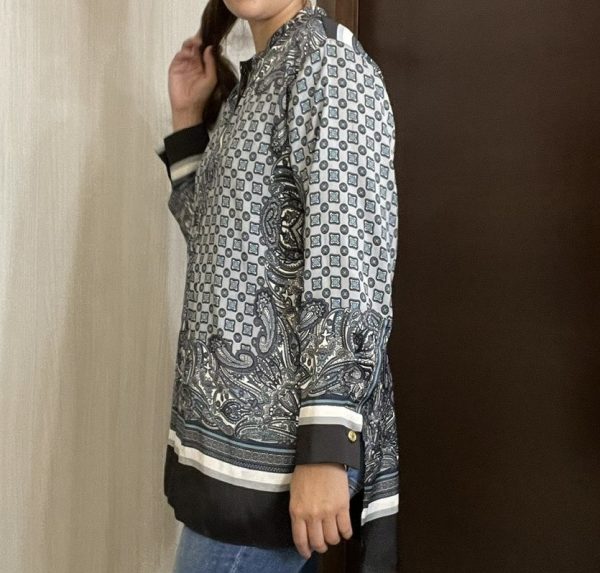 Blusa estampada marca Zara talla médium - Imagen 3