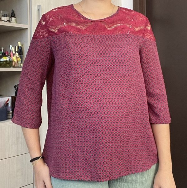 Blusa con detalle de encaje Talla médium