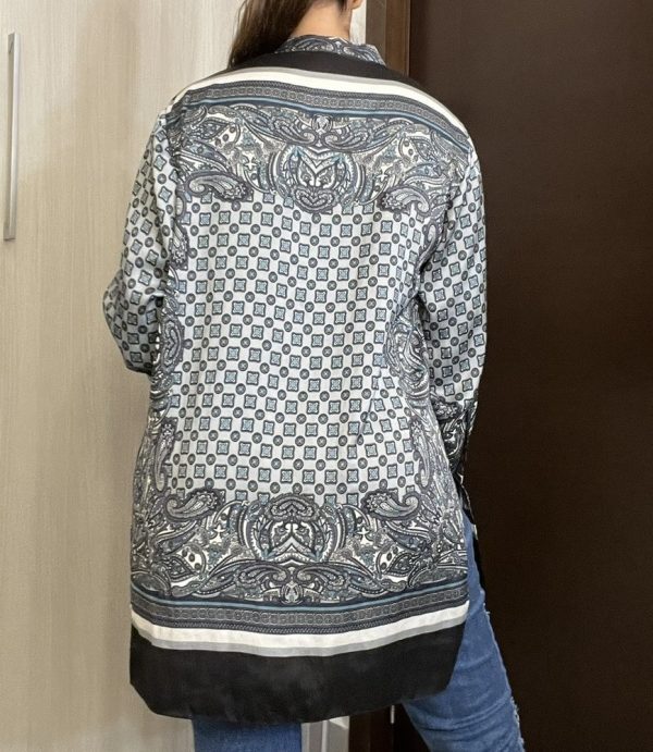 Blusa estampada marca Zara talla médium - Imagen 4