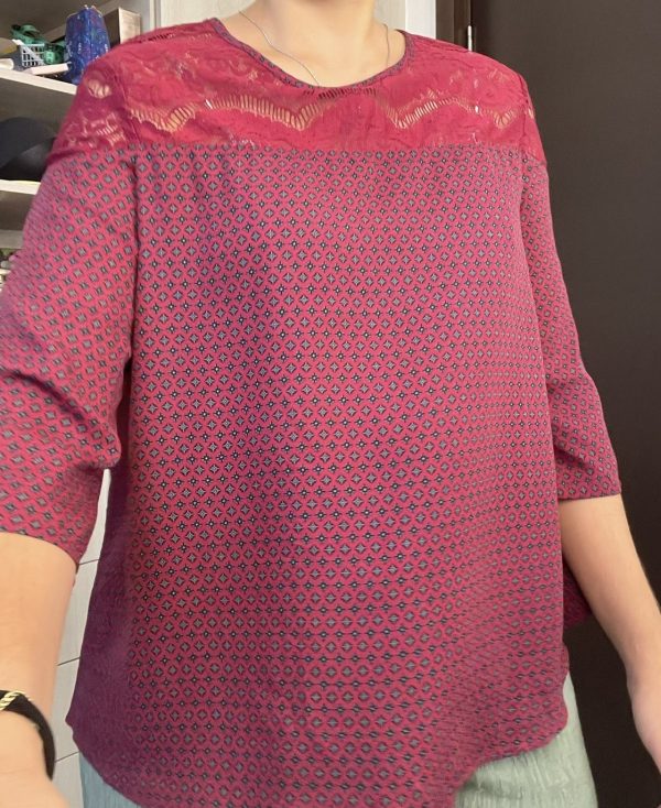 Blusa con detalle de encaje Talla médium - Imagen 2