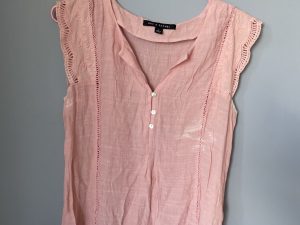 Blusa rosada fresca