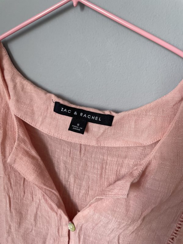 Blusa rosada fresca