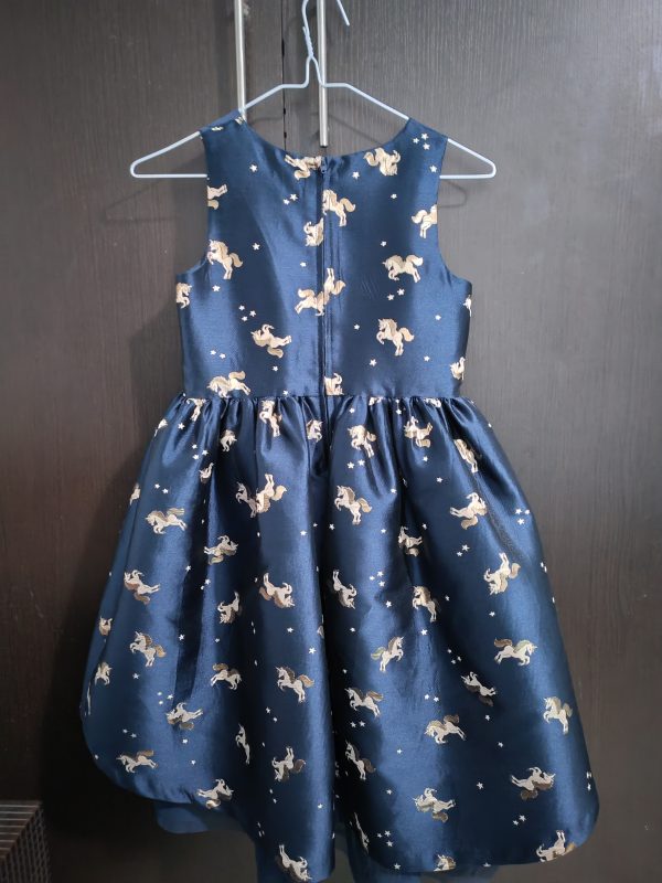 Vestido azul con unicornios - Imagen 2