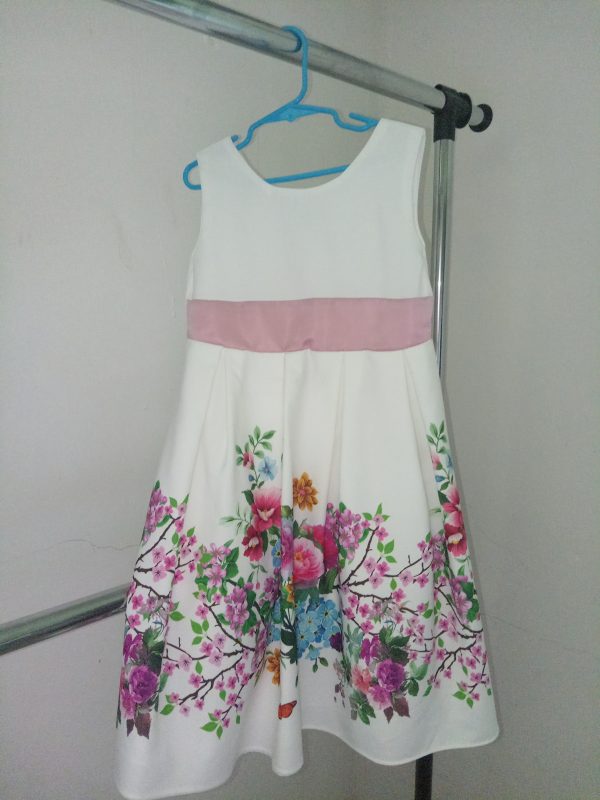 Vestido de niña talla 6.