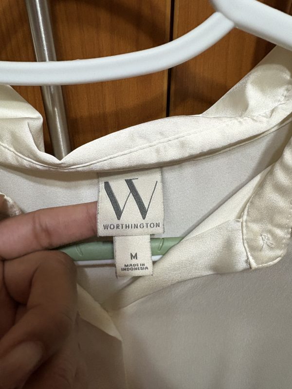 Camisa sanitada blanca elegante - Imagen 3