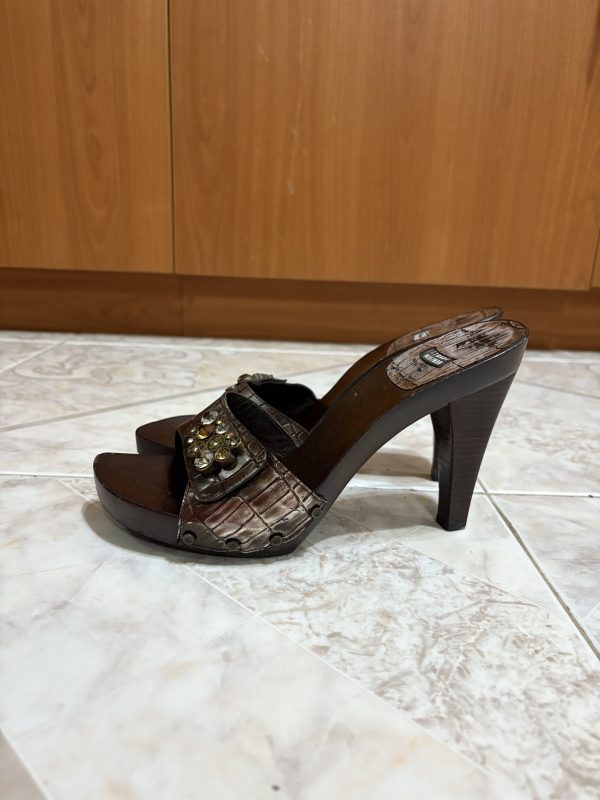 Tacones -Stuart Weitzman Bronze Brushoff Croco - Imagen 2