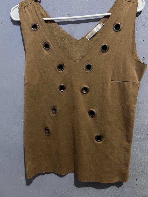 Camisa con agujeros
