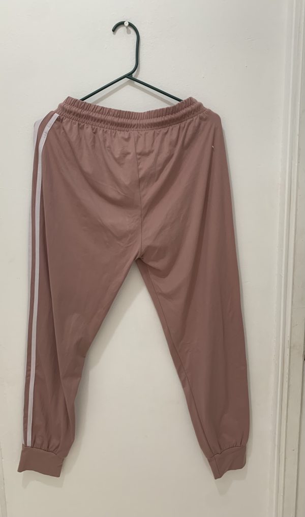 Jogger rosa vieja con franjas blancas al costado - Imagen 2