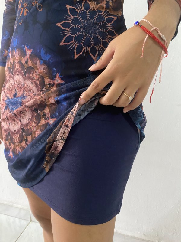 Vestido azul con flores rosadas - Imagen 5