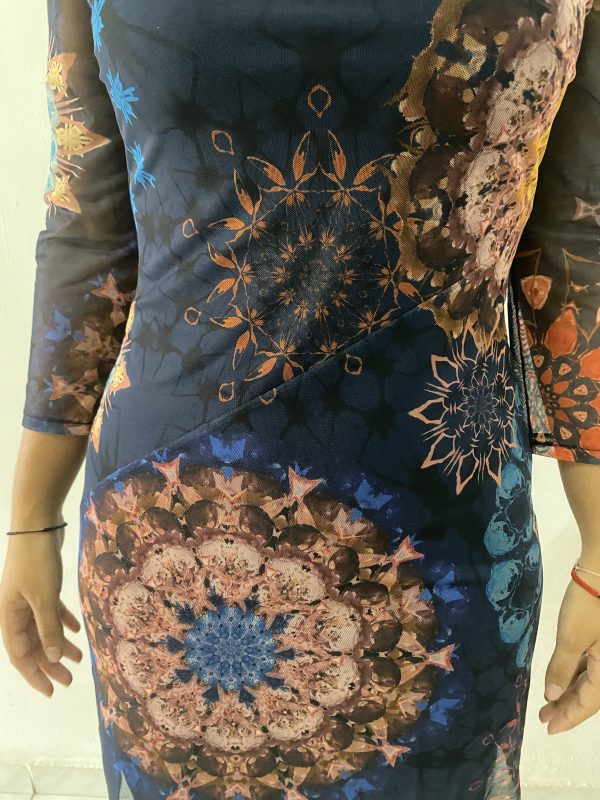 Vestido azul con flores rosadas - Imagen 6