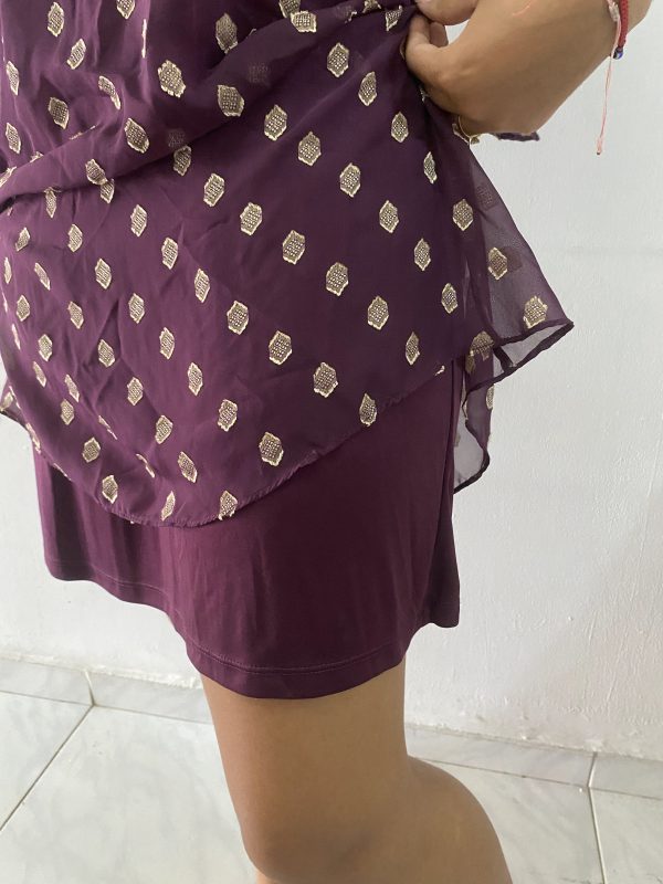 Vestido morado con detalles en crema - Imagen 5