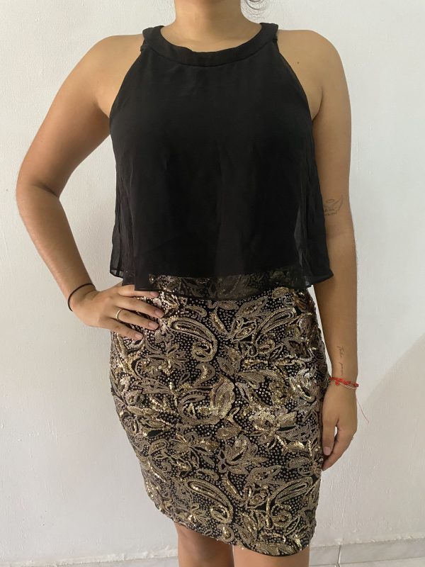 Vestido negro con dorado