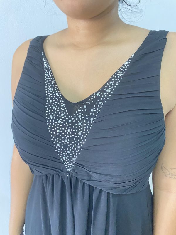 Vestido negro con piedritas - Imagen 3