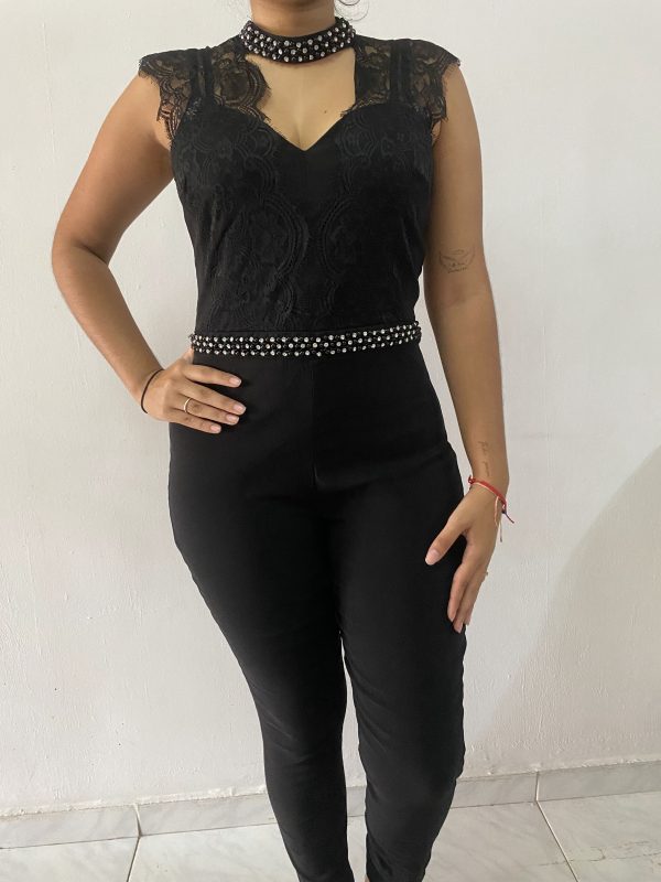 Jumpsuit negro con encaje