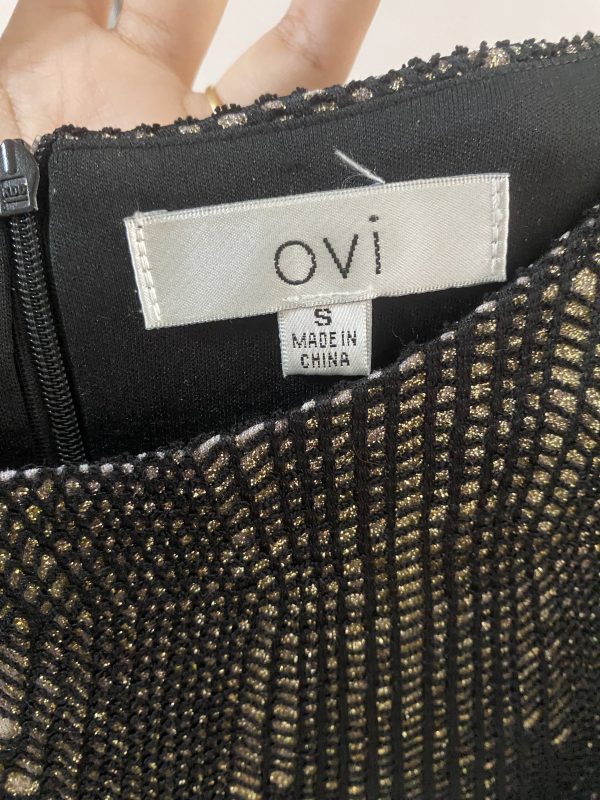 Vestido negro con brillos dorados - Imagen 5