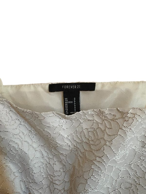 Top blanco con diseño - Imagen 3