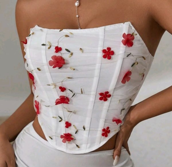 Corset con detalles de flores rojas