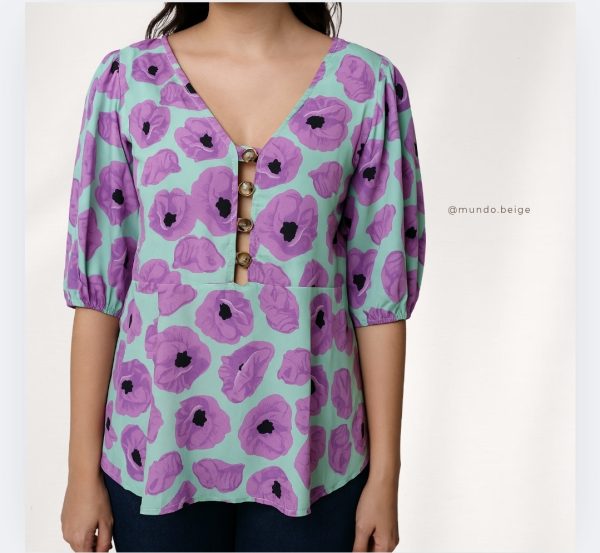 Blusa floral lila con turquesa