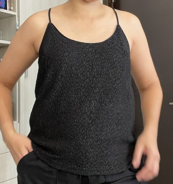 Blusa con brillos Talla small Precio $5.00 - Imagen 2