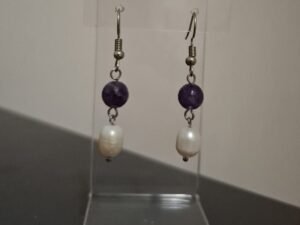Aretes de acero con perlas y cuarzo