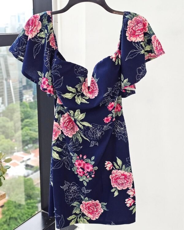 VESTIDO MINI AZUL CON ESTAMPADO FLORAL ROSA Y VERDE