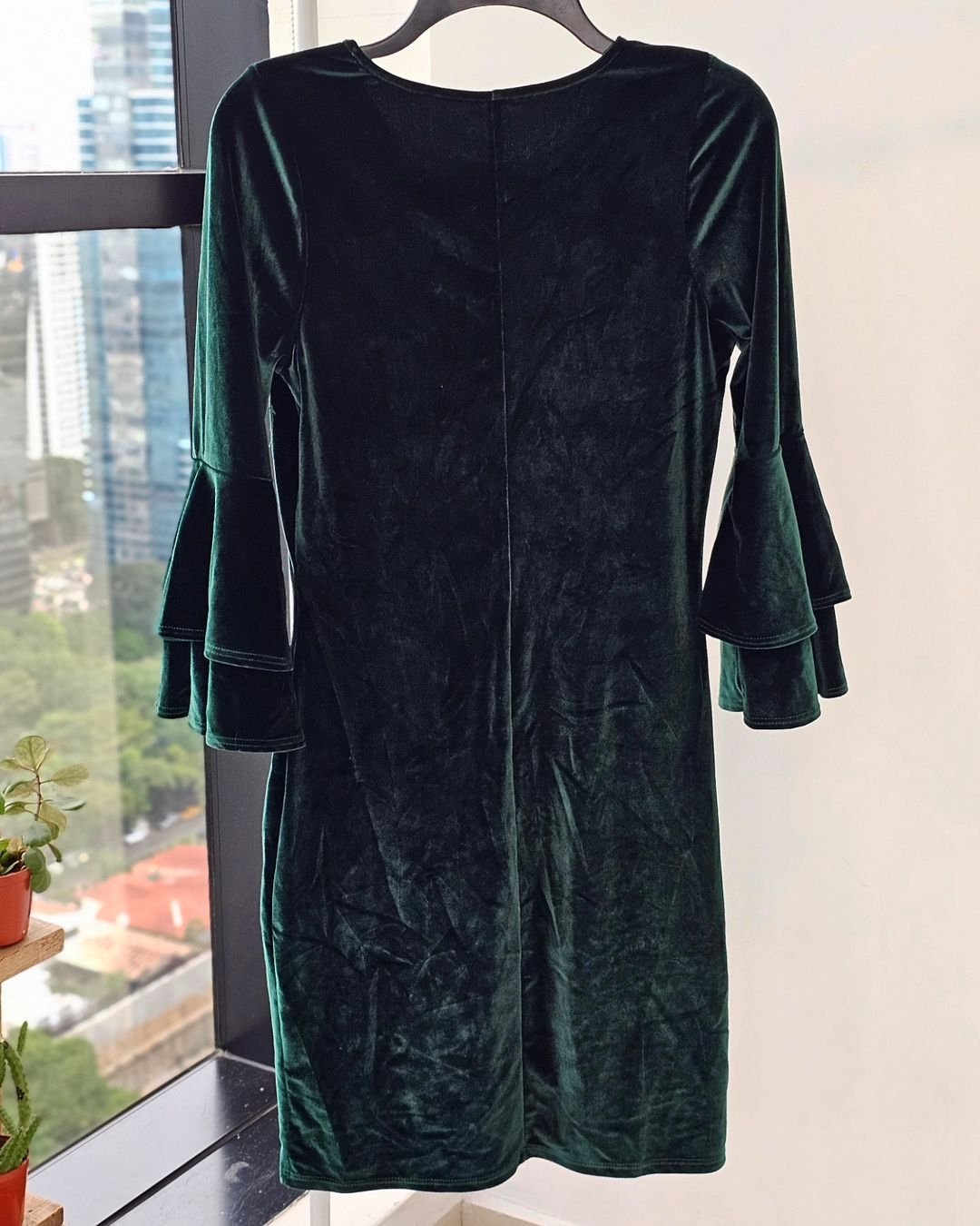 VESTIDO MIDI DE TERCIOPELO VERDE - Imagen 2