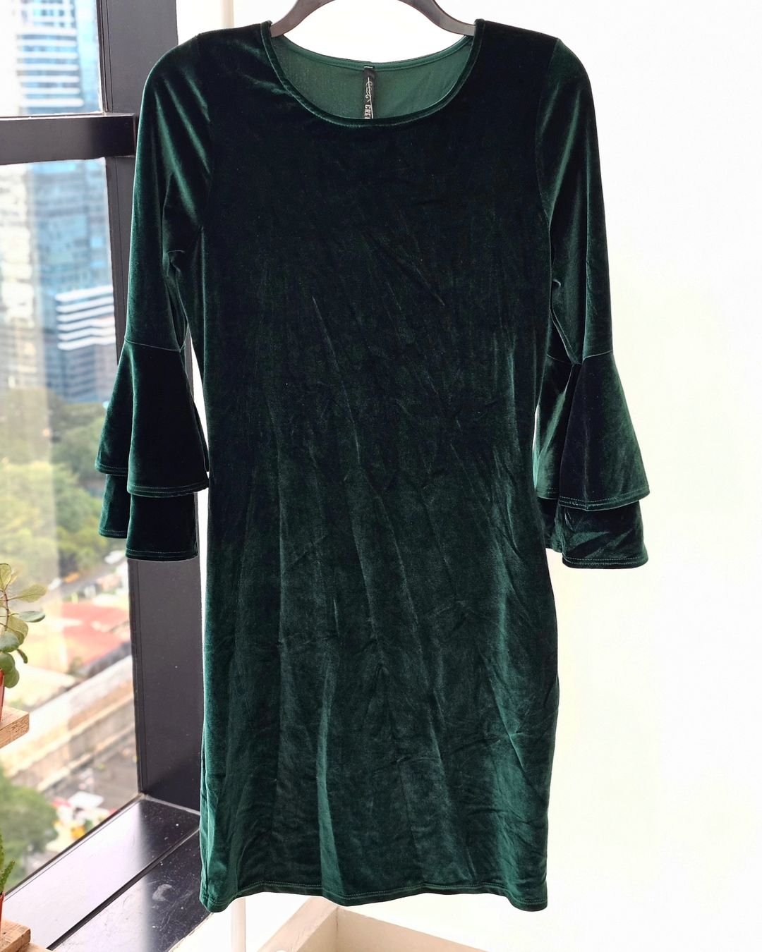 VESTIDO MIDI DE TERCIOPELO VERDE