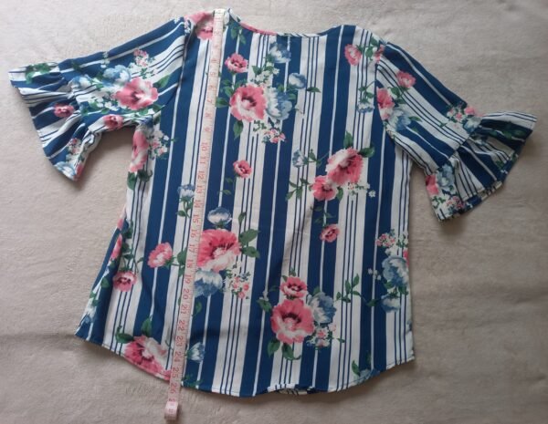 Blusa azul estampada de flores - Imagen 4