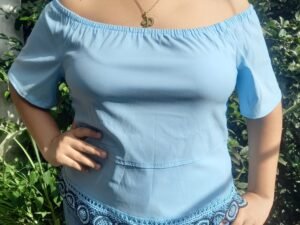 Blusa Celeste con tejido circular