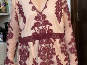 Blusa con encaje color cereza talla xl Precio $6.00