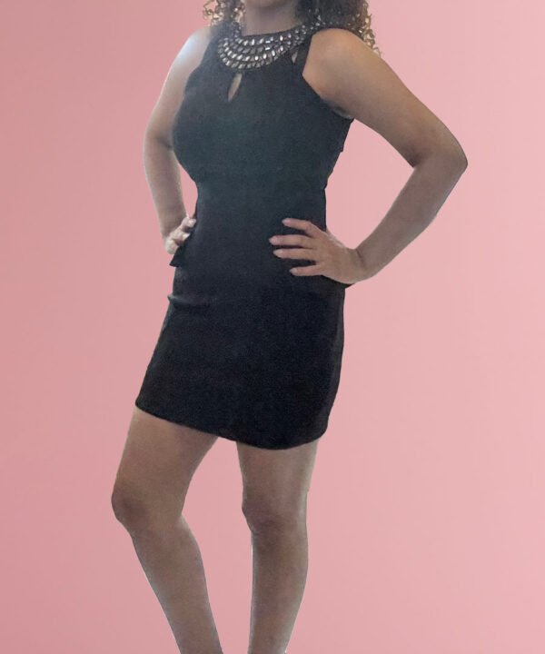 Vestido de peplum con pedrería