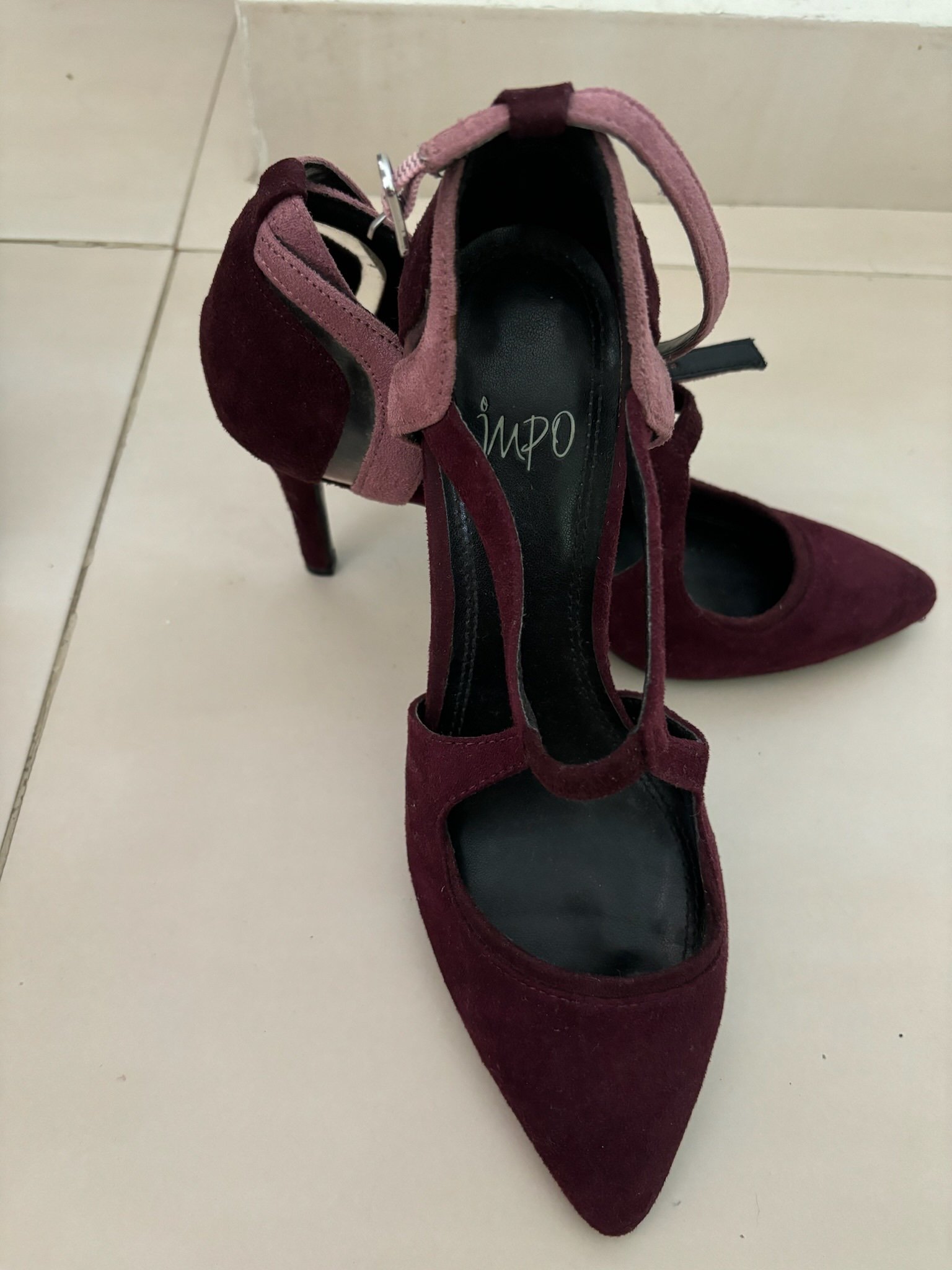 Zapatos de tacon de piel marca Impo - Imagen 4