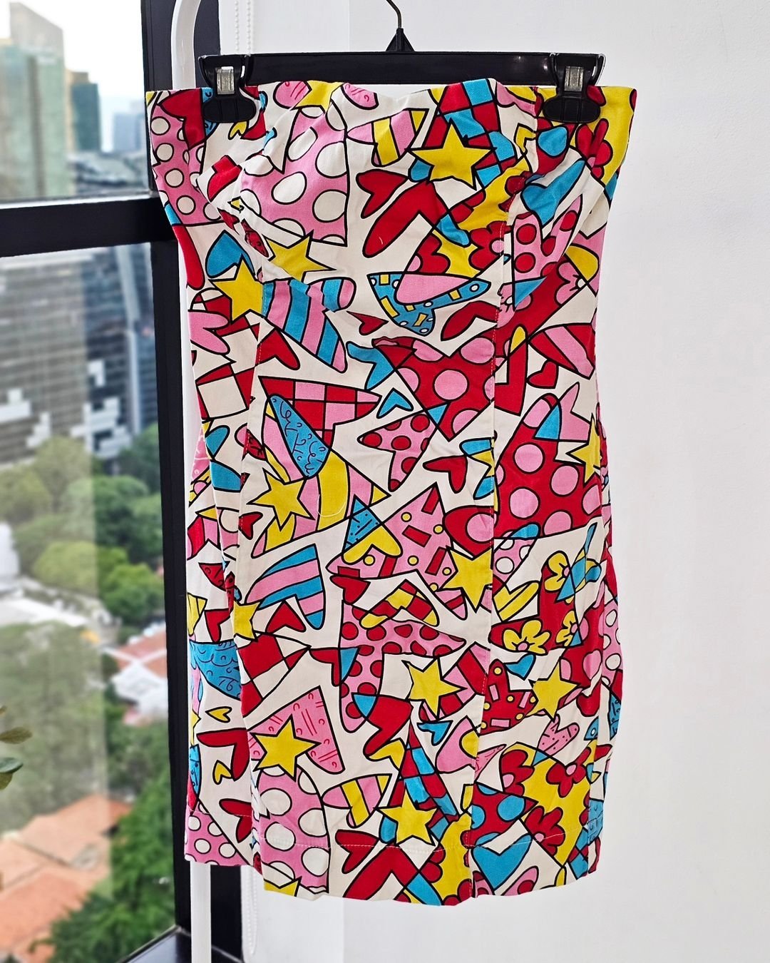 VESTIDO MINI ESTILO RELOJ DE ARENA, STRAPLESS