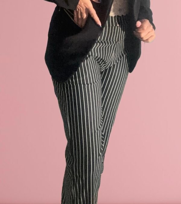 Pantalón stretch negro de rayas high waist