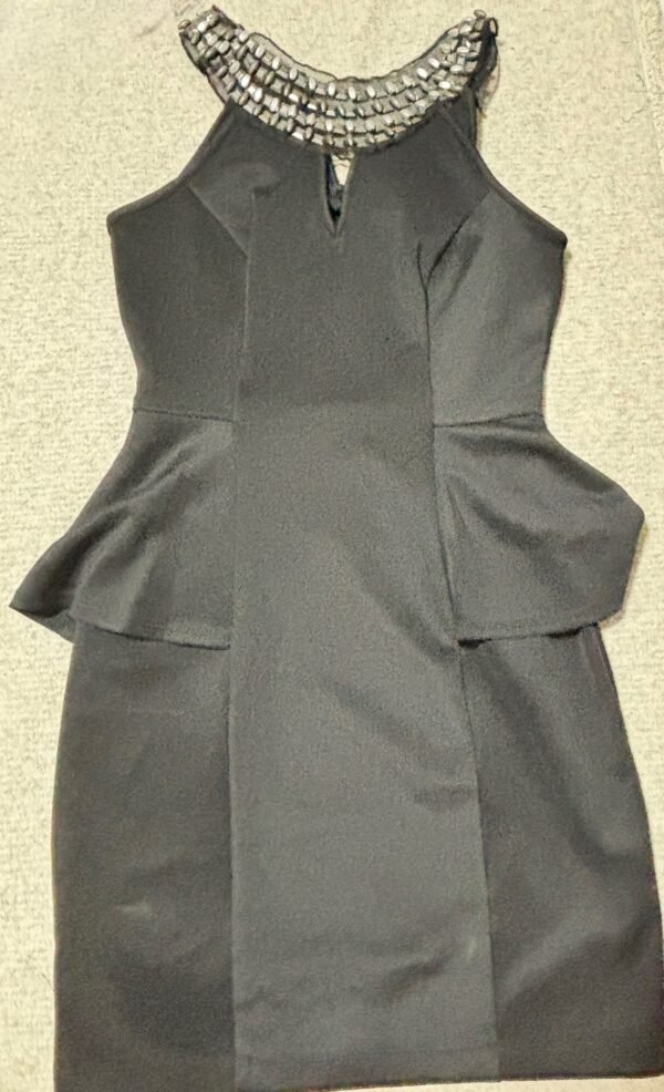 Vestido de peplum con pedrería - Imagen 2