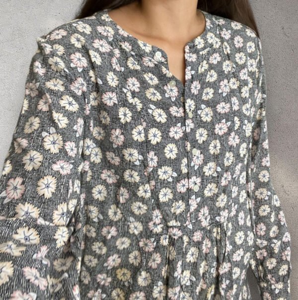 Blusa marca Loft - Imagen 2