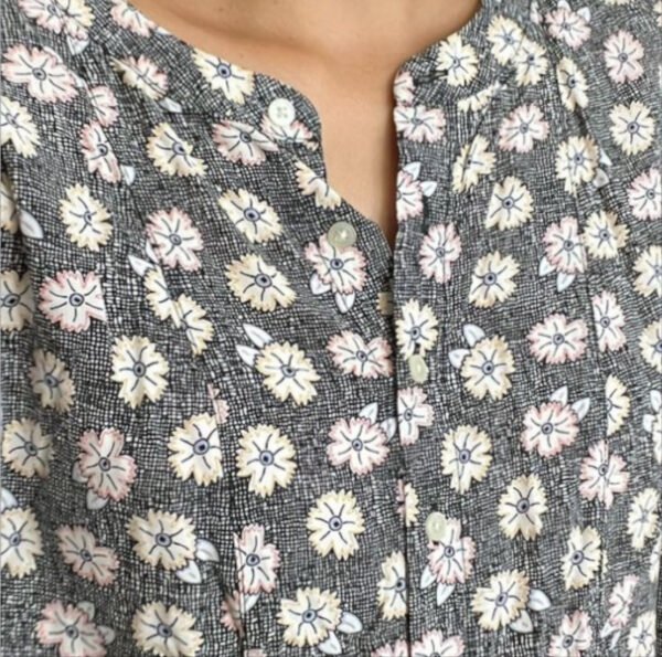 Blusa marca Loft - Imagen 3