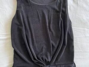Top negro sin mangas talla M
