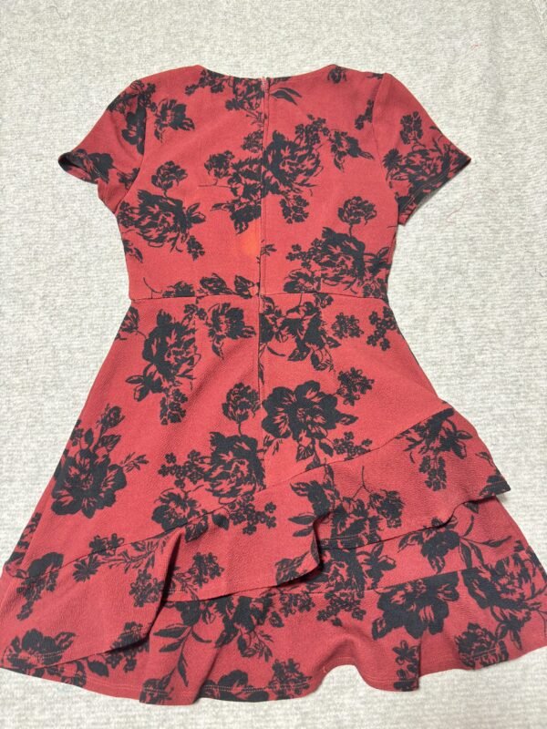 Vestido corto estampado rojo - Imagen 2