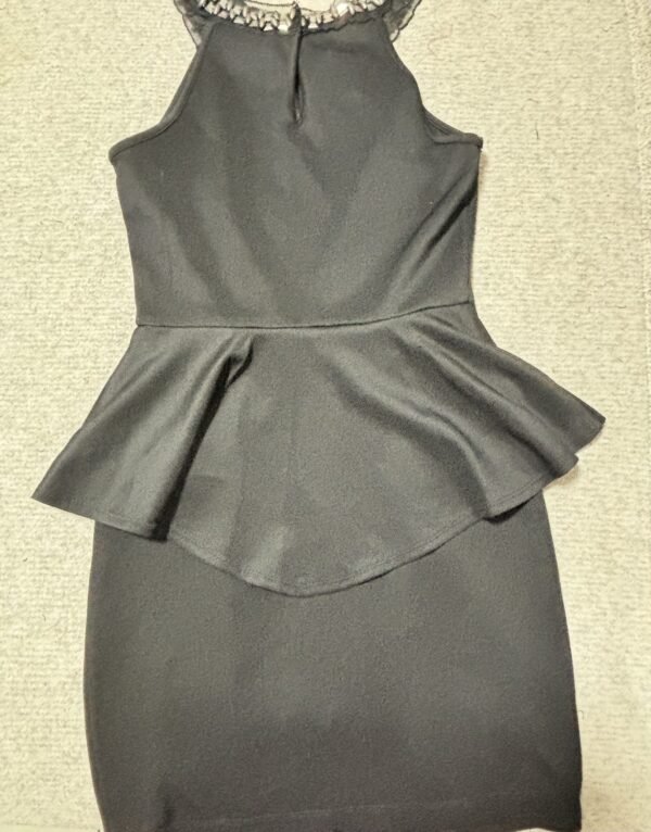 Vestido de peplum con pedrería - Imagen 3