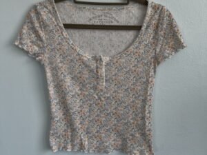 Blusa floral Aeropostale