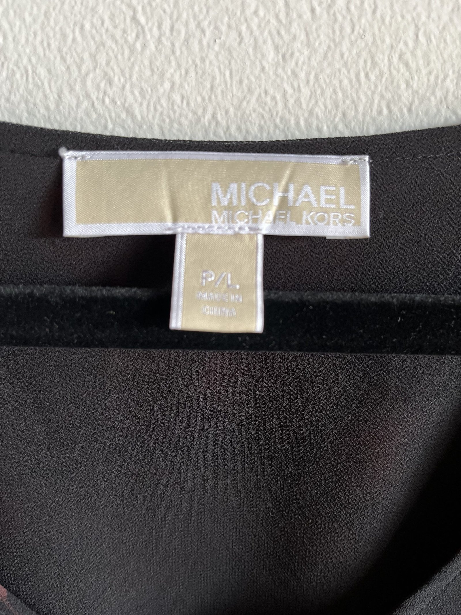 Vestido Michael Kors negro con flores negras - Imagen 3