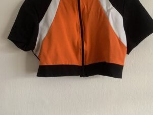Top crop naranja y negro